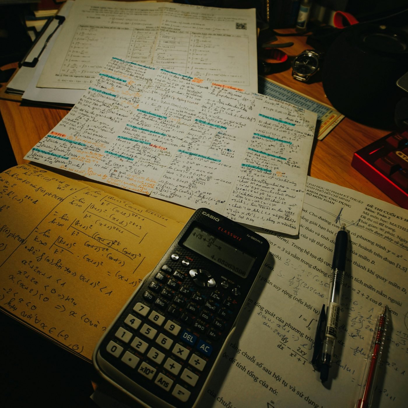 Estudiante trabajando en su portátil